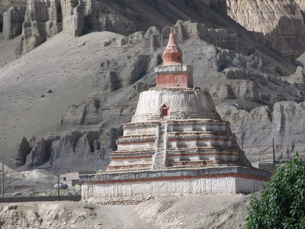 Tibet Guge 04 Tholing 09 Chorten 4 To the south-west of the Tholing Monastery compound is the fourth chorten, supposedly containing the relics of Rinchen Zangpo.